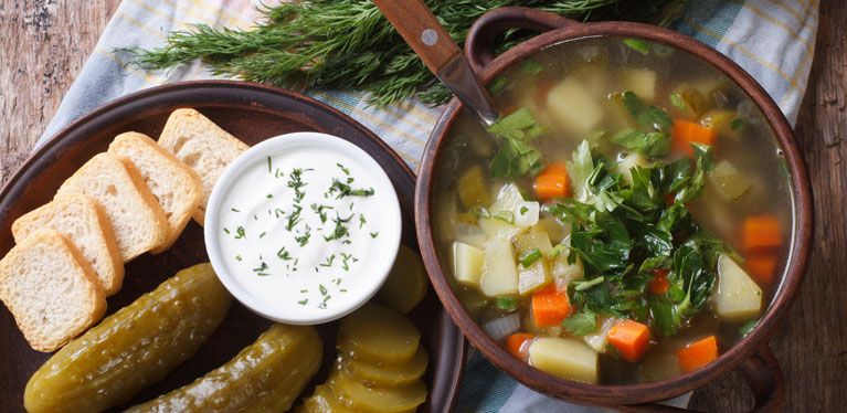 Essiggurken, Suppe und Brot