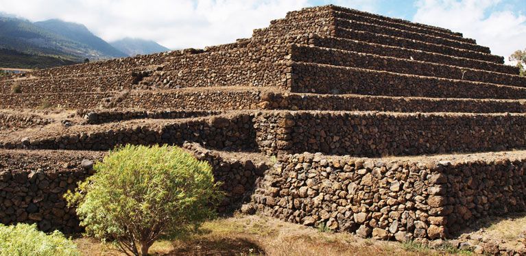 Die schwarzen Stufenpyramiden von Güímar