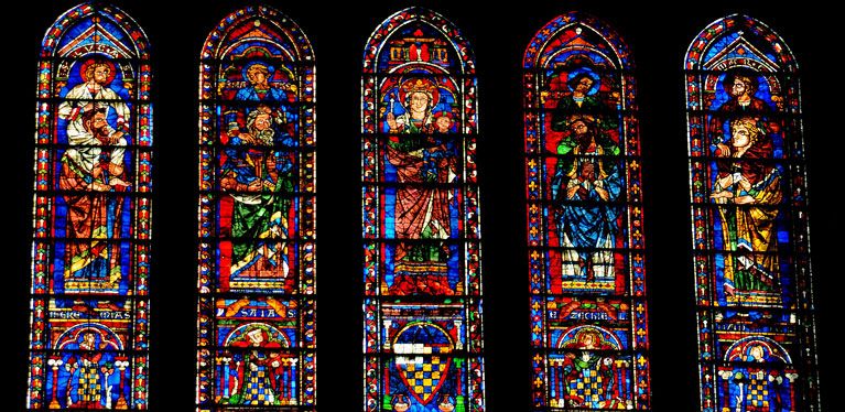 vitrail multicolore, Cathédrale de chartres