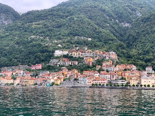 Ville Menaggio en Italienne