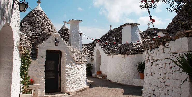Admirez les trulli typiques de la région