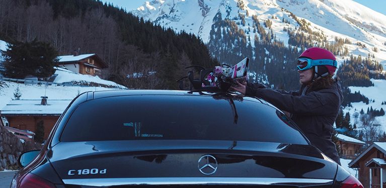 Save space in the boot and transport your equipment easily with a ski and snowboard carrier. You can easily book this option online.
