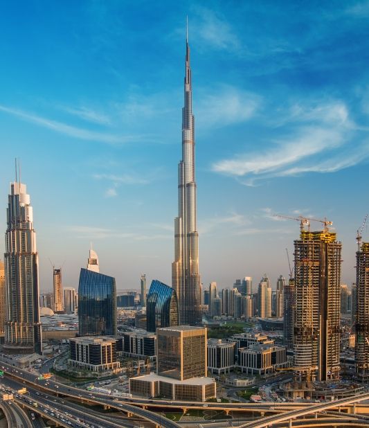 Discover UAE with Avis UAE. United Arab Emirates always worth a trip, discover it with Avis UAE