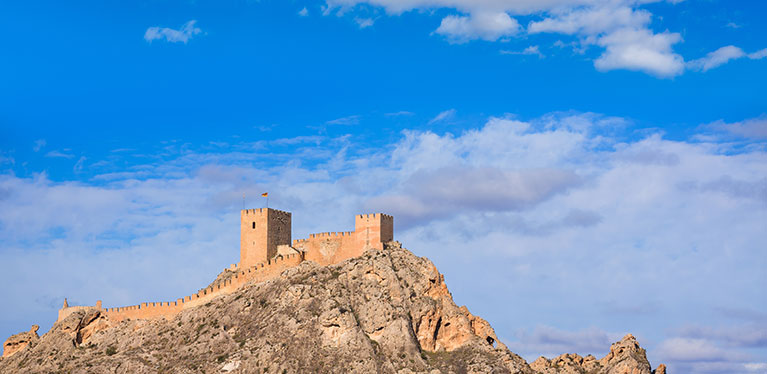 Autoverhuur Alicante met Avis. Verken Alicante en de omgeving met een huurauto van Avis.