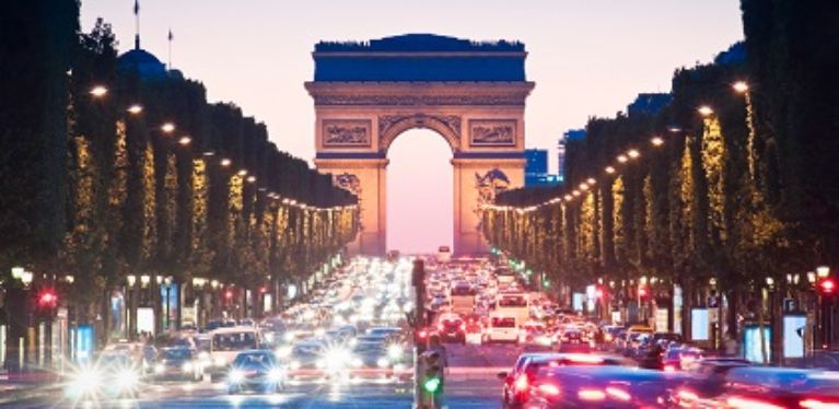 LA LOCATION DE VOITURE À PARIS