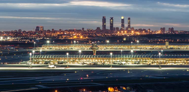 Location de voiture à l'aéroport de Madrid, la route vous attend