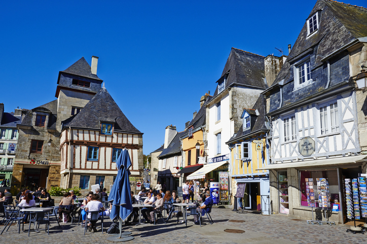 Trouvez votre voiture de location à la gare de Quimper, la route vous attend