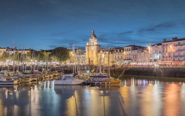 Voiture de location à la gare de La Rochelle