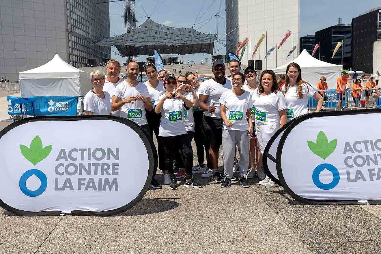 Uma equipa local da ABG em França numa campanha de angariação de fundos