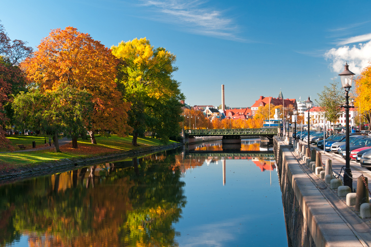 Explore Gothenburg with an Avis car