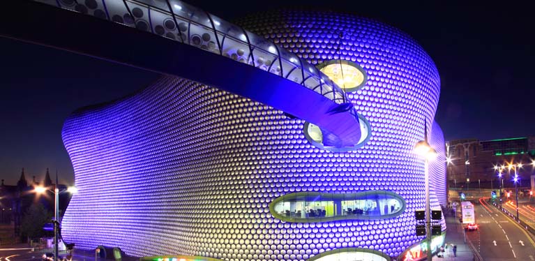 Alquiler de coches Aeropuerto de Birmingham con Avis. Recoge las llaves de tu coche de alquiler en una oficina Avis