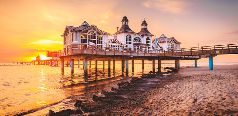 seebruecke-sellinrügen-island and pier at sunset