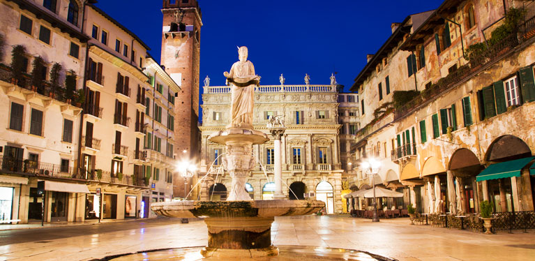 Piazza Erbe, Verona