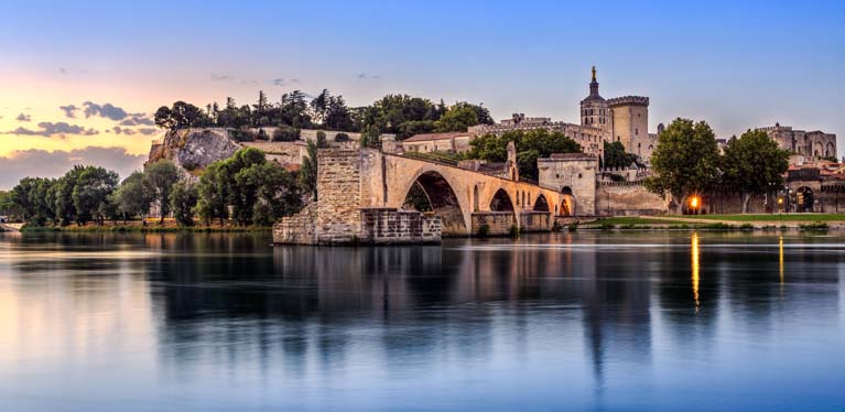 Trouvez votre voiture de location à la gare d'Avignon