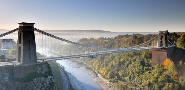 Autoverhuur Bristol met Avis. Leun achterover en geniet van de rit. In welk deel van Bristol wilt u uw reisbeginnen?