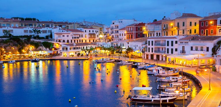 Menorca con un coche de alquiler.