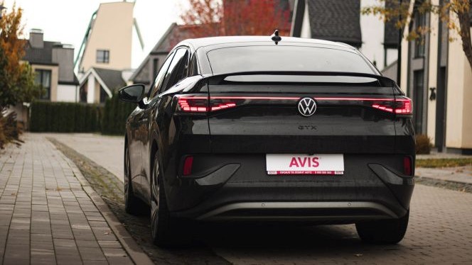 Both the front-wheel drive and all-wheel drive ID.5 have a stylish design, comfortable quiet driving and are equipped with an automatic transmission.