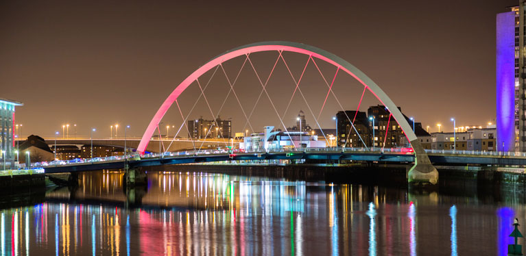 Ritira la tua auto a noleggio Avis a Glasgow