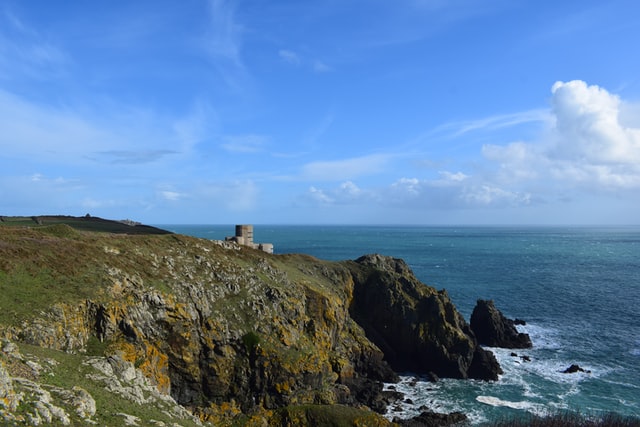 Hire an Avis car from Guernsey Airport